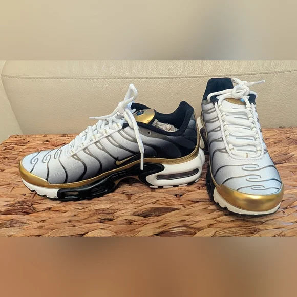 NIKE Air Max Plus TN White Metallic Gold Black HMO352-100 Sneaker Size M 6.5/W 8